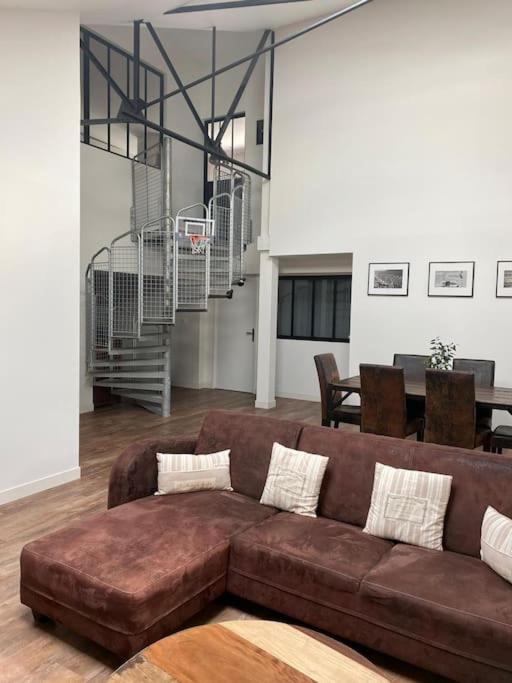 Loft Proche Centre Hotes Habitant A L Etage *