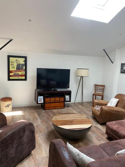 Appartement Loft Proche Centre Hotes Habitant A L Etage *